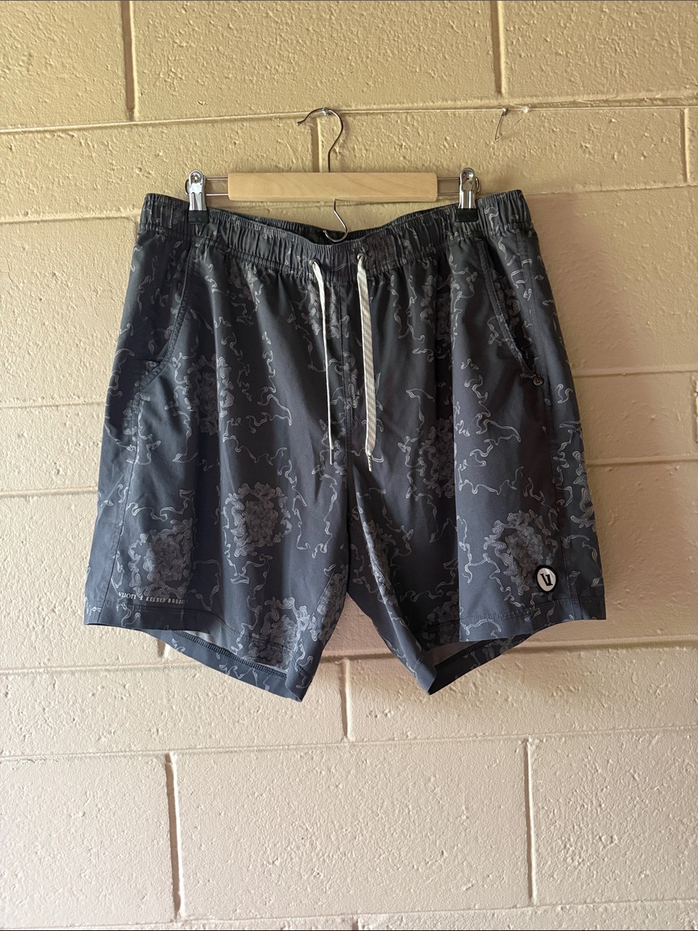Vuori Men's Dark Gray Printed Performance Shorts